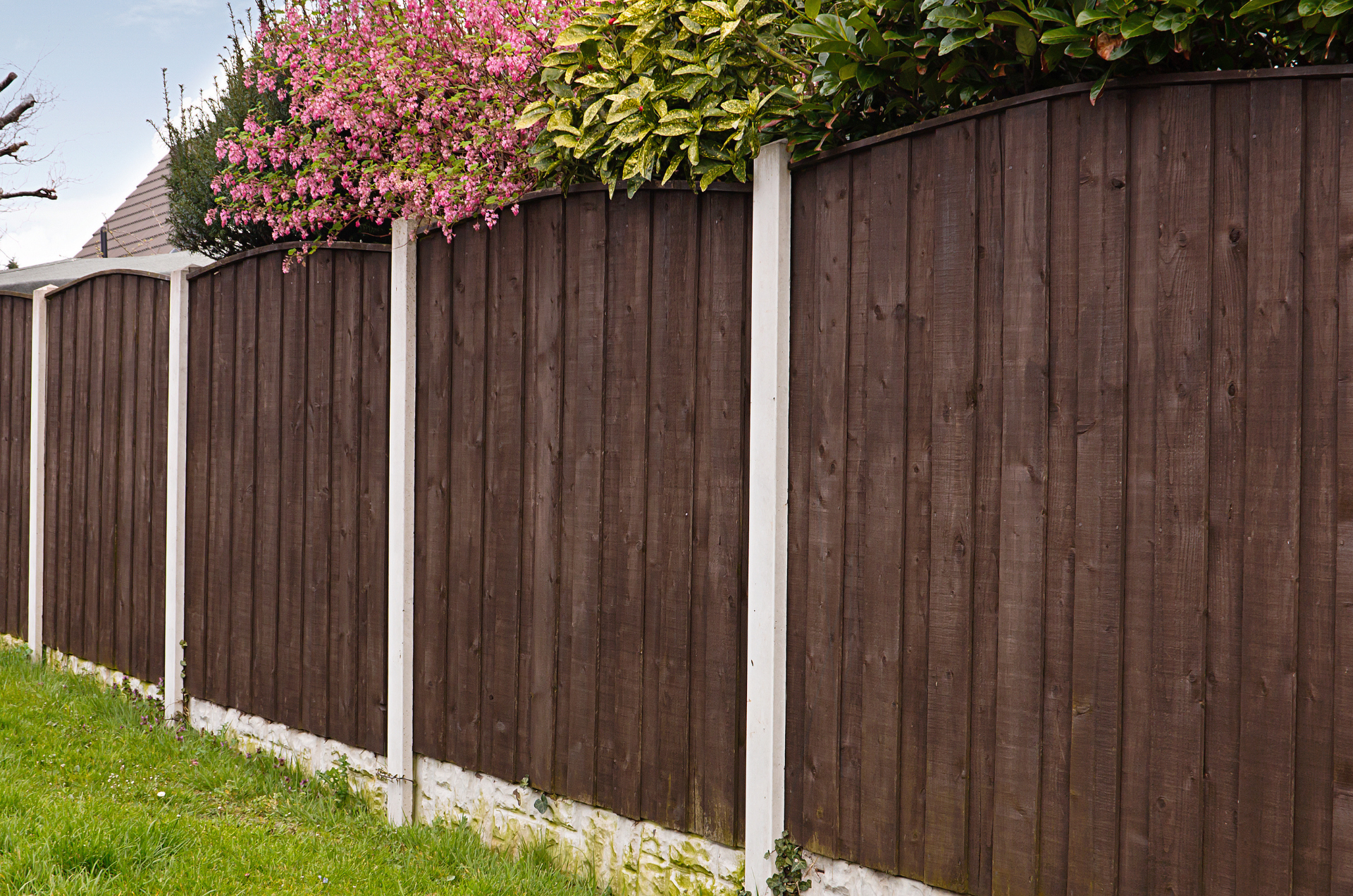 how to install a garden fence